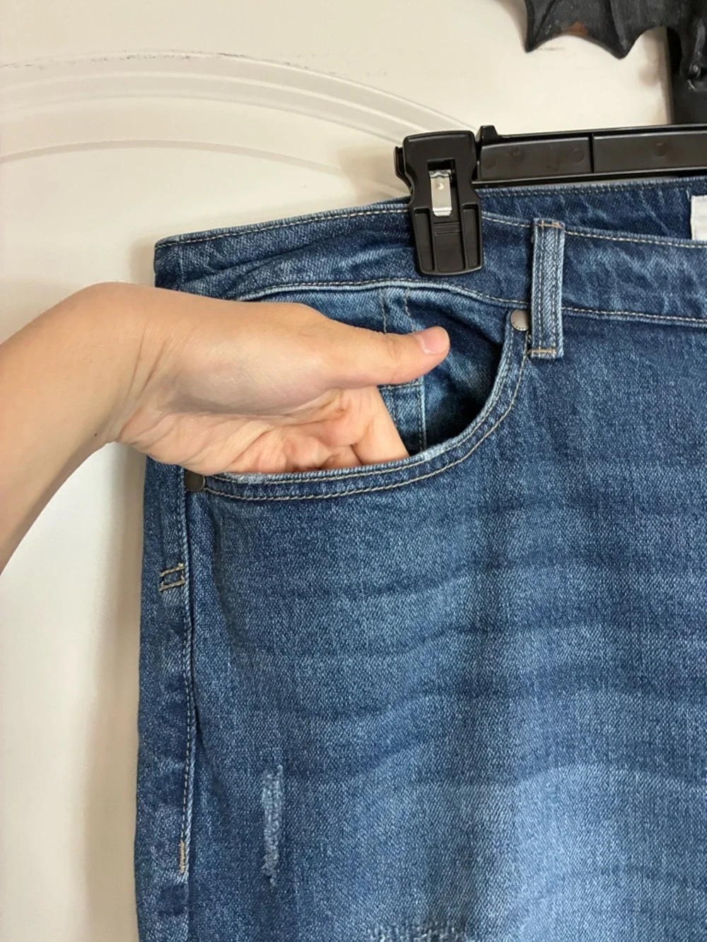 Torrid medium blue distressed button-fly Jeans Pockets Straight Leg size 20R - Picture 5 of 10